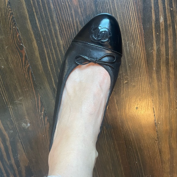 Chanel Ballet Flats Black Leather w/ Patent Toe Size 39 / US 8.5 - Picture 9 of 9